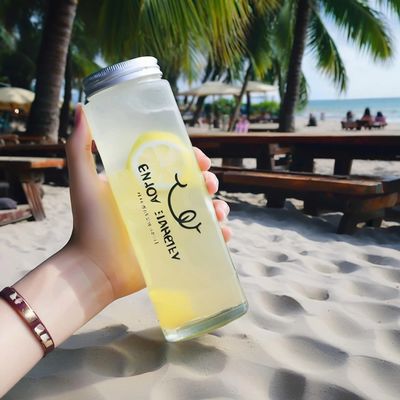 French Square Plastic Juice Bottle 20OZ Beverage Fruit Juice Easy Open Lid Tamper Proof Cap for Energy Drinks