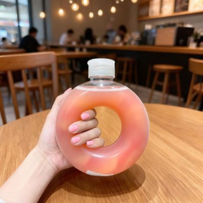 Round Shaped Beverage Bottle Customized Printed logo 16oz 500ml Juice PP Donut Bottle with Ring Lid